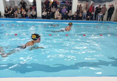 Mikil stemning á Bárumótinu í Bjarnalaug